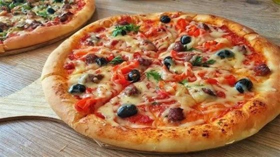 طريقة عمل البيتزا الإيطالية في المنزل