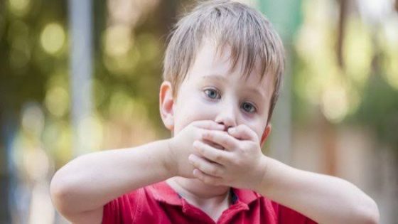 رائحة الفم الكريهة عند الأطفال.. الأسباب والعلاج